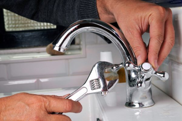 8 Tips to Help You Keep Your Sinks Clean and Clear
